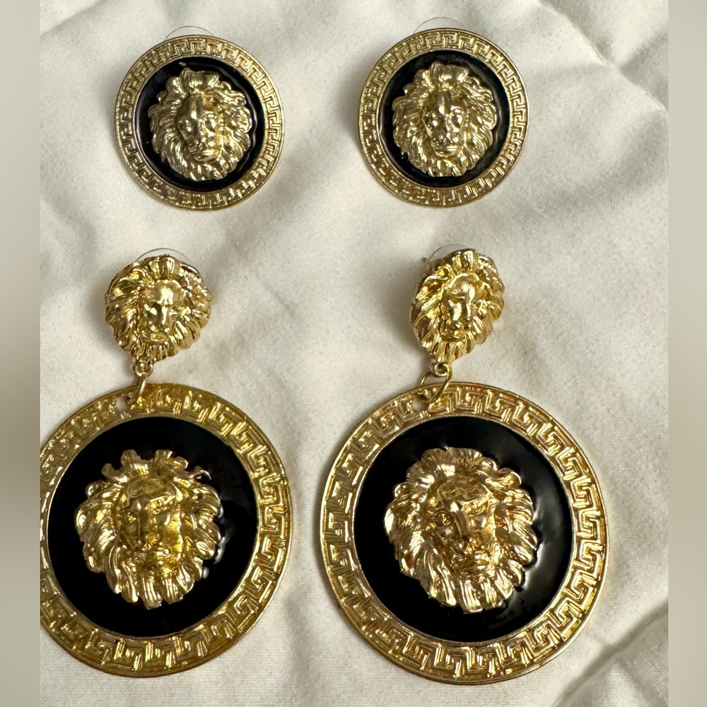 2 pairs - Gold and Black Lion Medallion Earrings 🏆🖤
